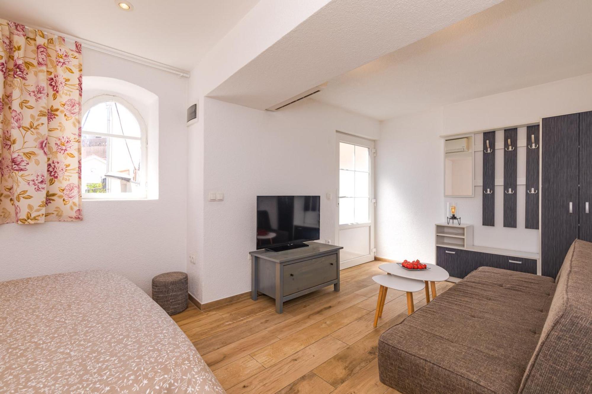 Appartement Yvonne à Krk Town Extérieur photo