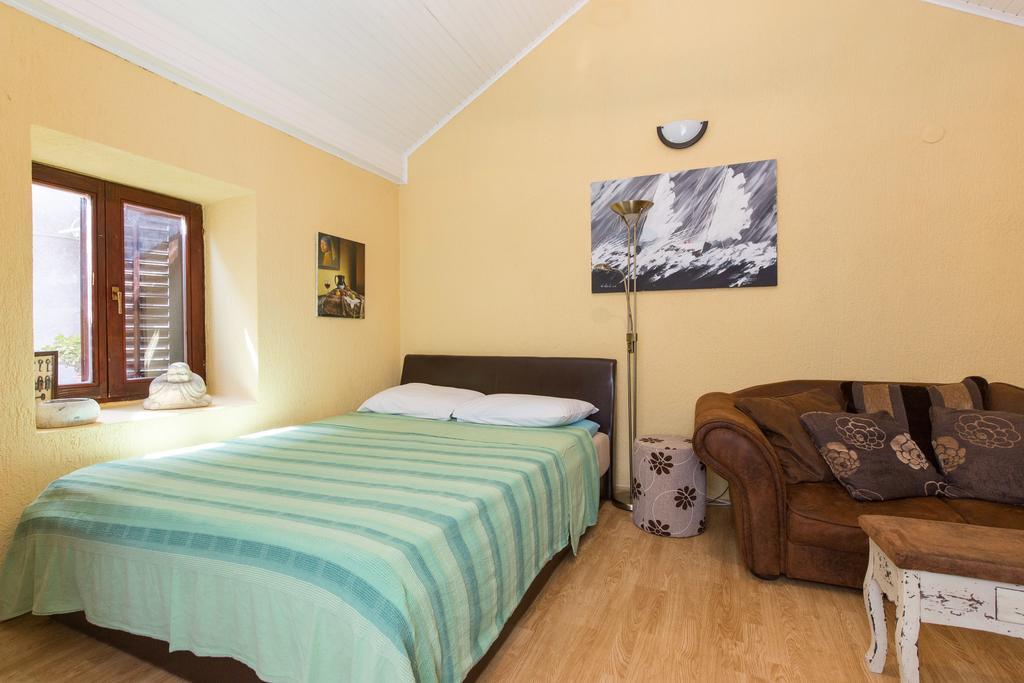 Appartement Yvonne à Krk Town Extérieur photo