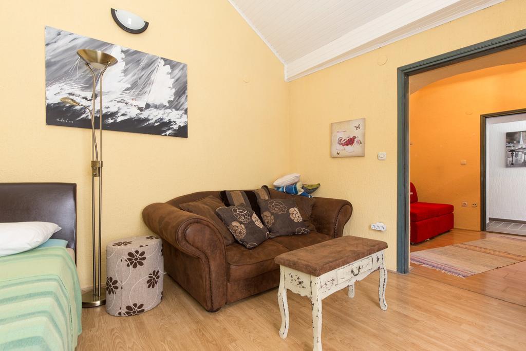 Appartement Yvonne à Krk Town Extérieur photo